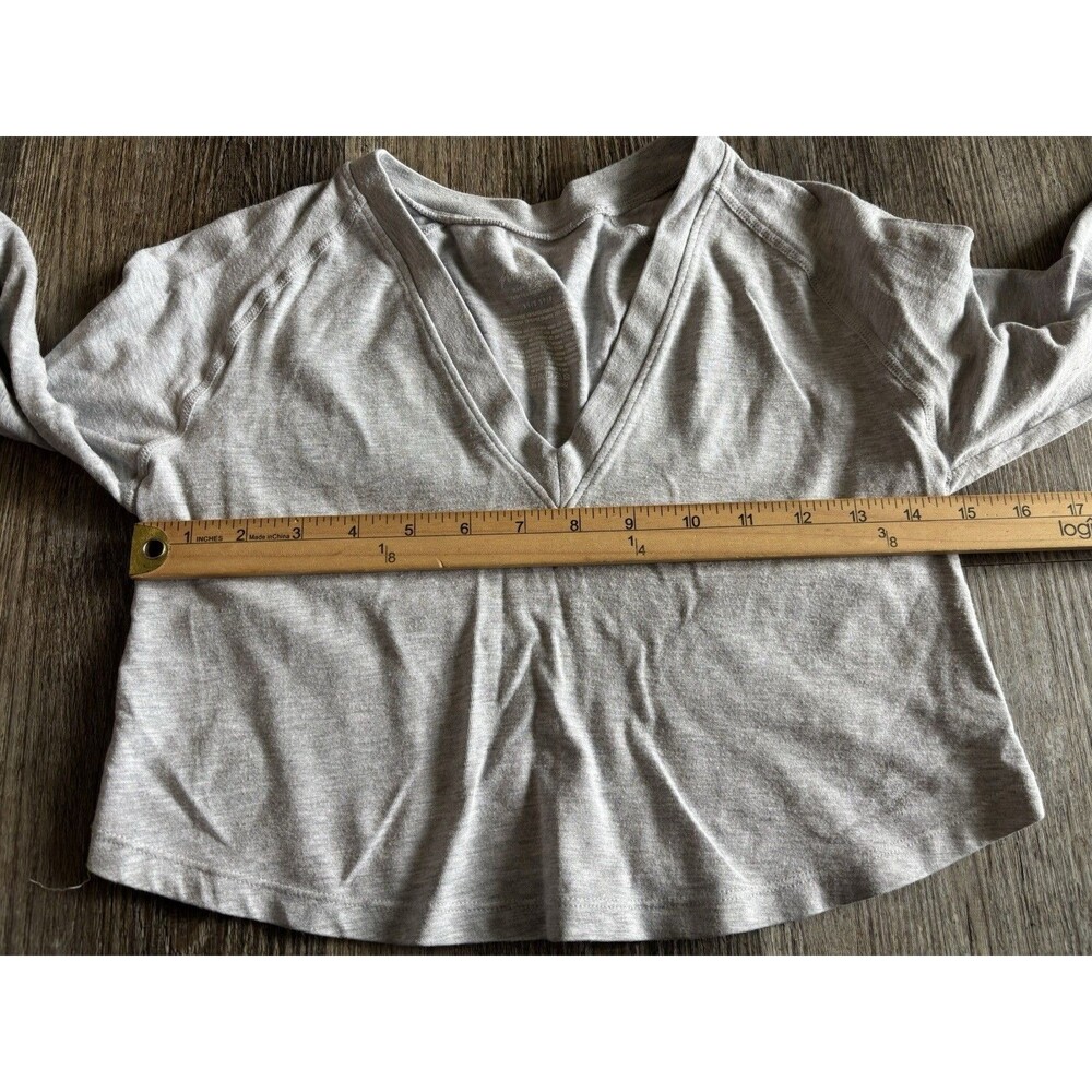 Free People FP Movement Too Good Gray Long Sleeve V Neck Layer Top Size S/XS - Picture 6 of 8